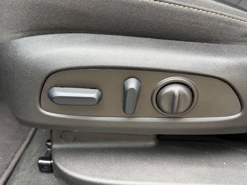 Used 2023 GMC Acadia SLE w/ Driver Convenience Package FWD image 23