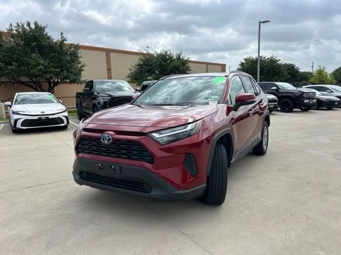 Used 2022 Toyota RAV4 XLE w/ Convenience Package AWD/4WD image 8