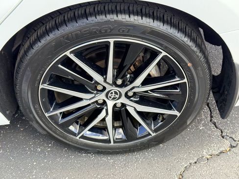 Used 2022 Toyota Camry SE w/ Cold Weather Package image 9