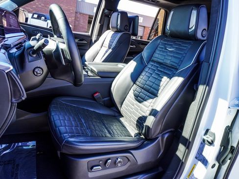 Used 2023 Cadillac Escalade V image 6