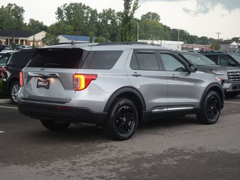 Used 2023 Ford Explorer XLT AWD/4WD image 26