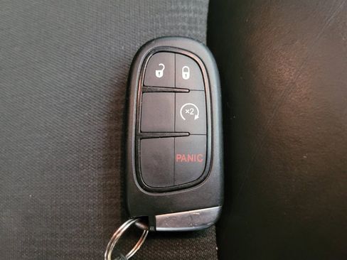 Used 2018 Jeep Cherokee Trailhawk w/ Cold Weather Group image 32