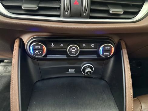 Used 2020 Alfa Romeo Stelvio AWD image 23