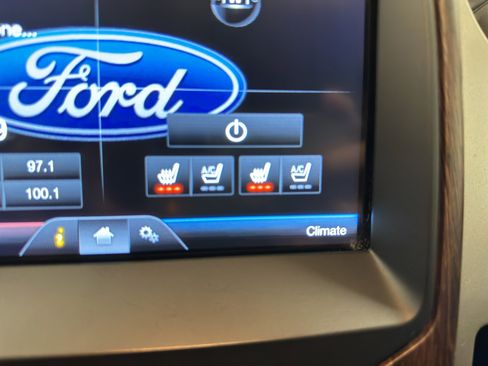 Used 2014 Ford F150 Lariat w/ Lariat Chrome Package image 25