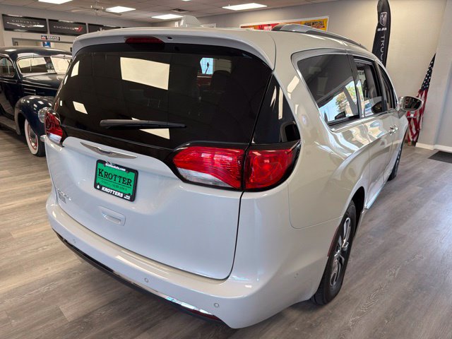 Used 2020 Chrysler Pacifica Touring-L Plus w/ Advanced Safetytec Group FWD image 3