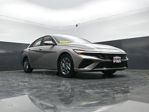 Used 2024 Hyundai Elantra SEL FWD image 57