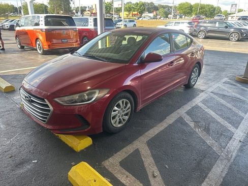 Used 2018 Hyundai Elantra SE FWD image 1