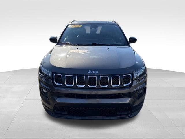 Used 2023 Jeep Compass Latitude AWD/4WD image 2