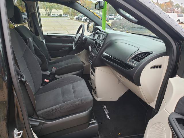 Used 2016 Dodge Grand Caravan SE FWD image 17