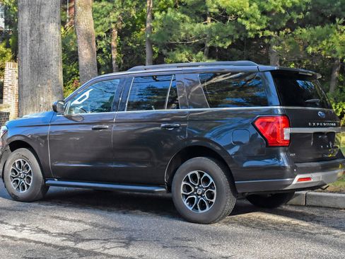 Used 2024 Ford Expedition XLT image 6