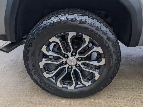 Used 2023 GMC Canyon Denali image 18