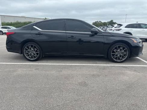Used 2023 Nissan Altima 2.0 SR FWD image 6