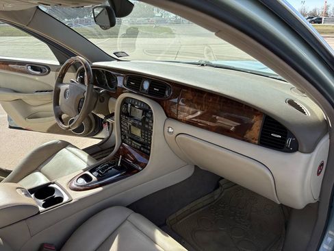 Used 2004 Jaguar XJ8 RWD image 15