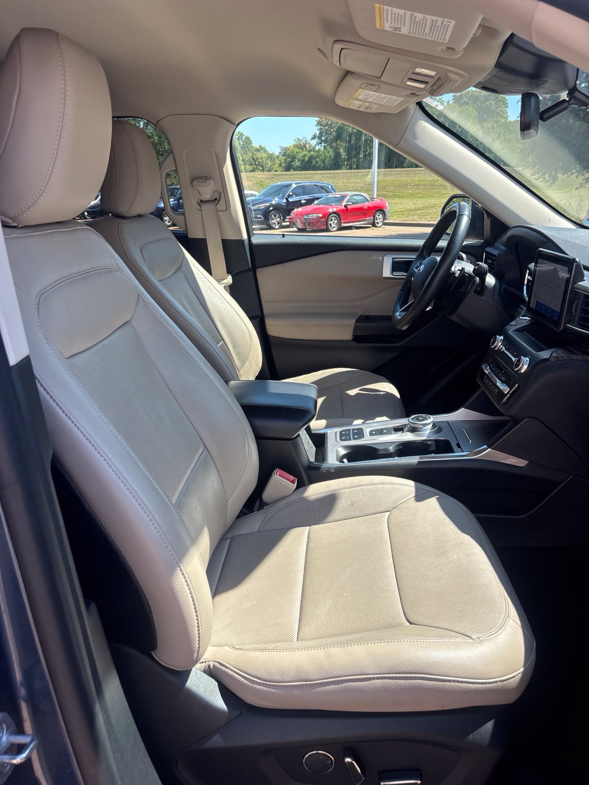 Used 2020 Ford Explorer Limited w/ Class III Trailer Tow Package RWD image 16