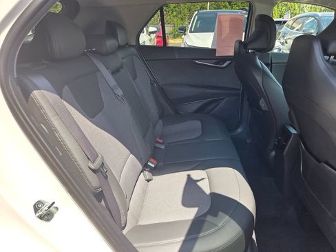 Used 2023 Kia Niro EX w/ EX Cold Weather Package FWD image 29