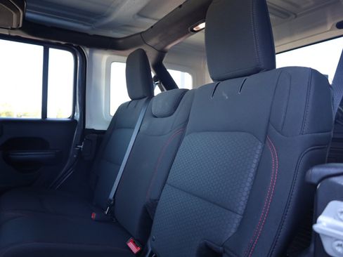 Used 2018 Jeep Wrangler Unlimited Rubicon image 10