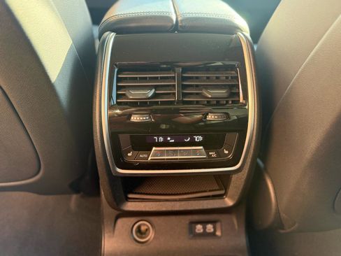 Used 2021 BMW X7 xDrive40i w/ Cold Weather Package image 31