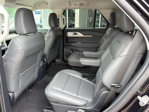 Used 2025 Ford Explorer Active w/ Active Comfort Package AWD/4WD image 15