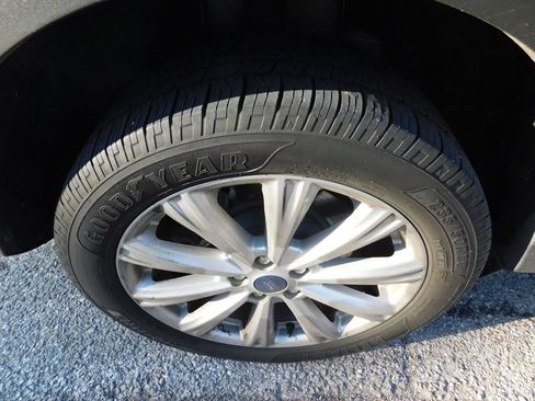 Used 2019 Ford Escape SEL image 9