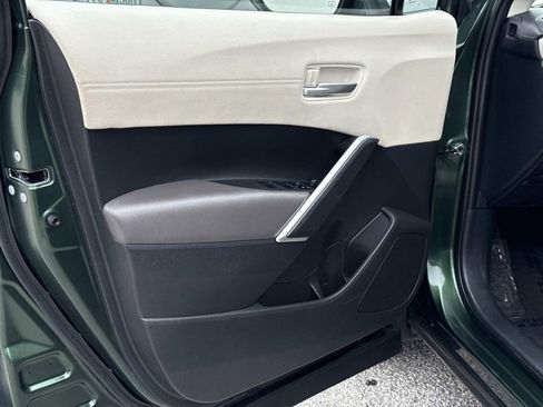 Used 2023 Toyota Corolla Cross XLE image 17