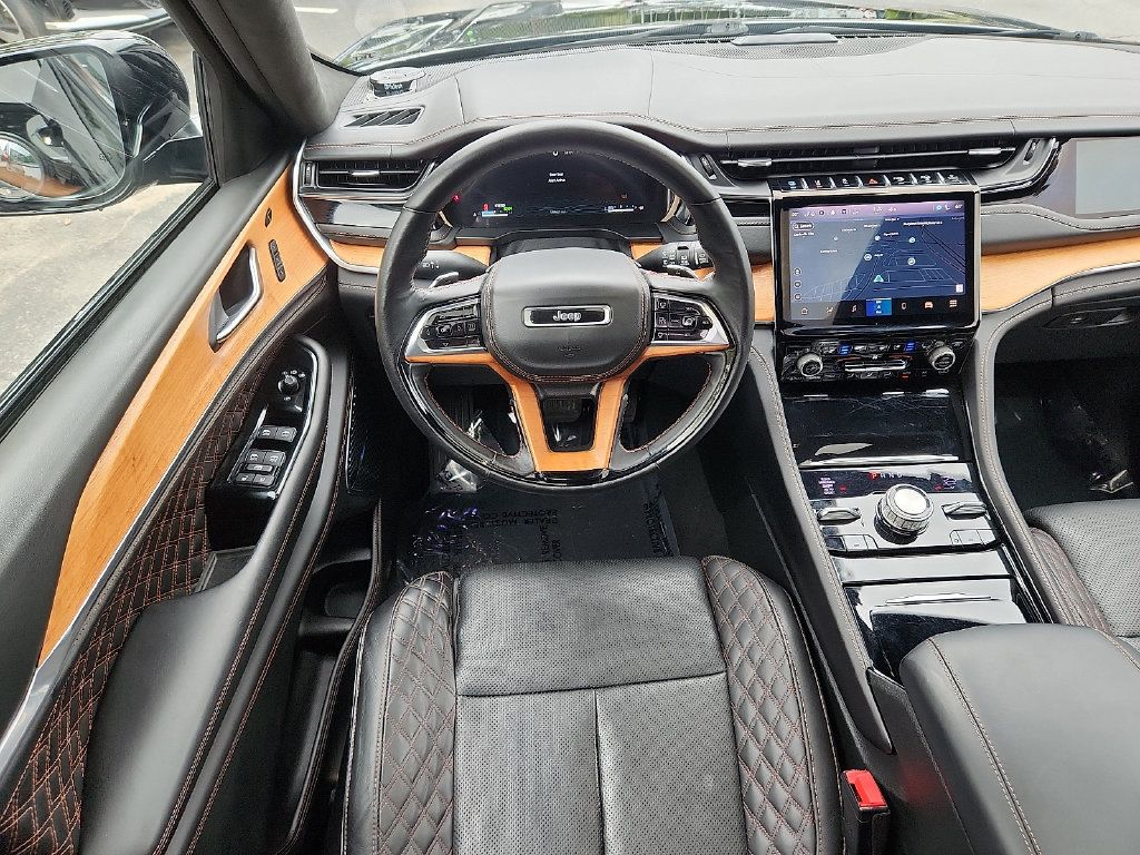 Used 2023 Jeep Grand Cherokee Summit AWD/4WD image 11