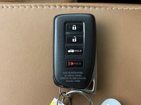 Used 2018 Lexus ES 350 w/ Luxury Package w/Wood Trim FWD image 32