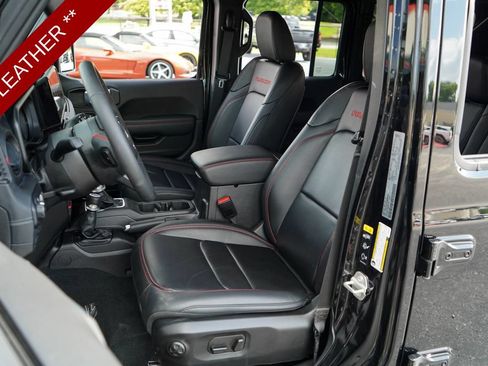 Used 2024 Jeep Wrangler Unlimited Rubicon w/ Technology Group AWD/4WD image 6