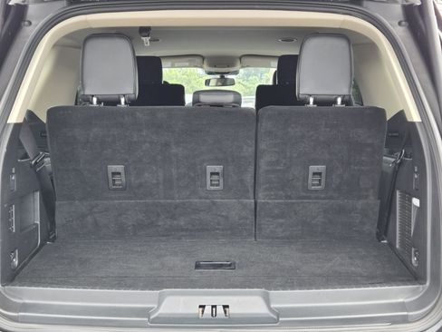 Used 2023 Ford Expedition XLT RWD image 11