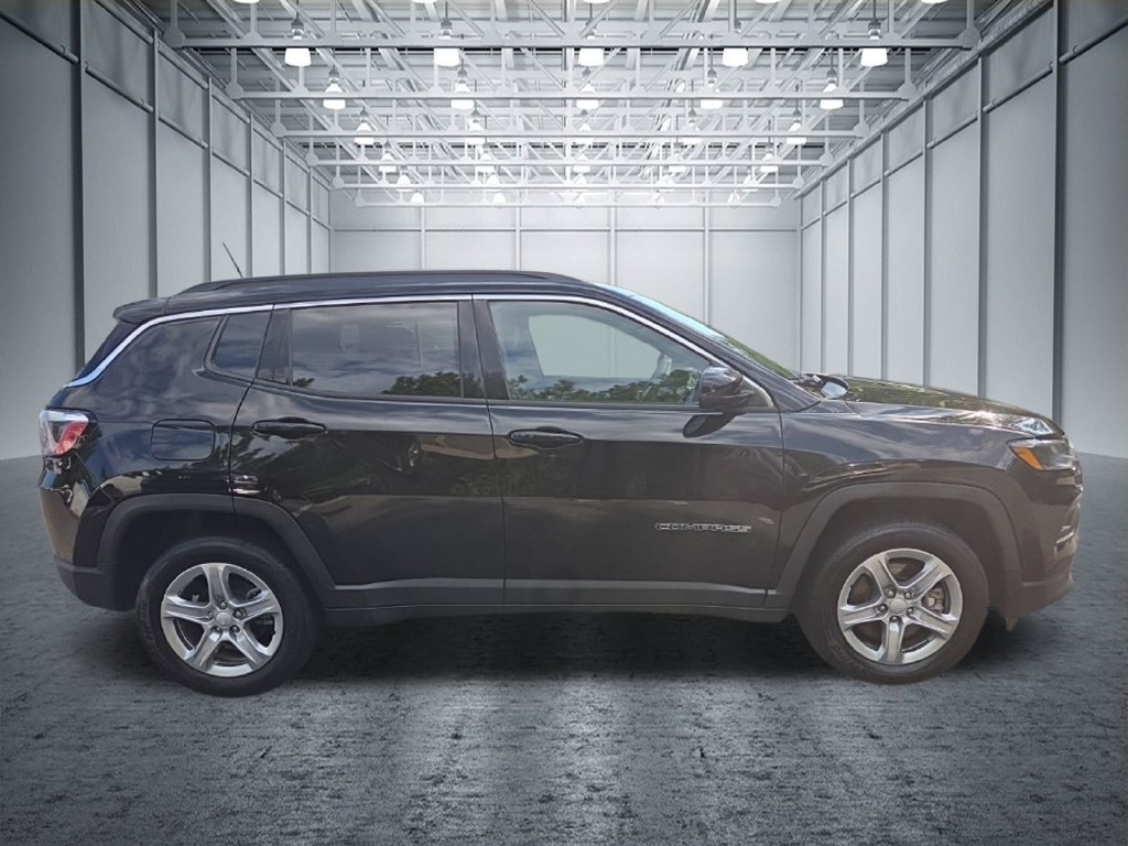 Used 2024 Jeep Compass Latitude AWD/4WD image 10