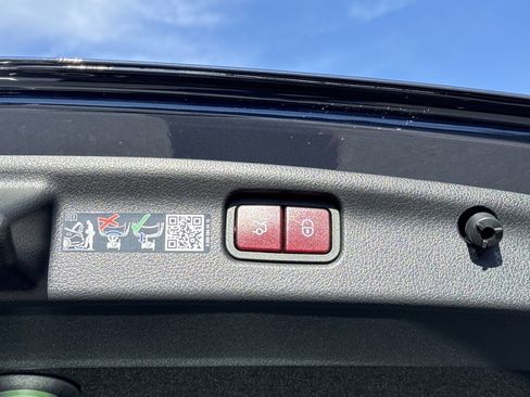 New 2026 Mercedes-Benz C 300 4MATIC Sedan image 16