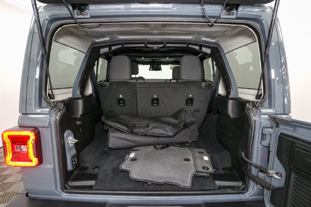 Used 2026 Jeep Wrangler Unlimited Sahara AWD/4WD image 12