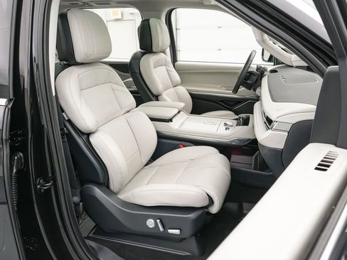 Used 2025 Lincoln Navigator Reserve AWD/4WD image 36