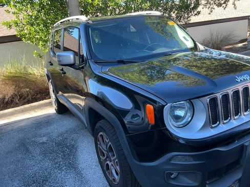 Used 2017 Jeep Renegade Limited AWD/4WD image 3