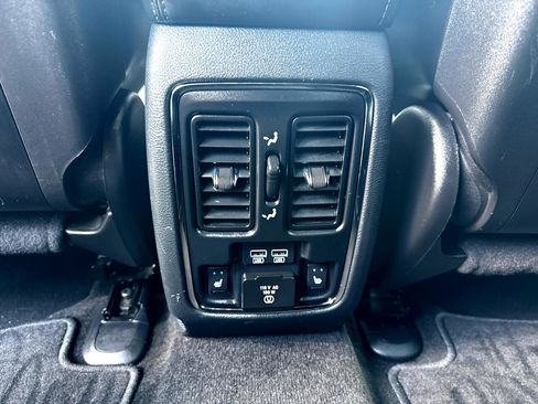 Used 2015 Dodge Durango Limited w/ Rallye Appearance Group image 17