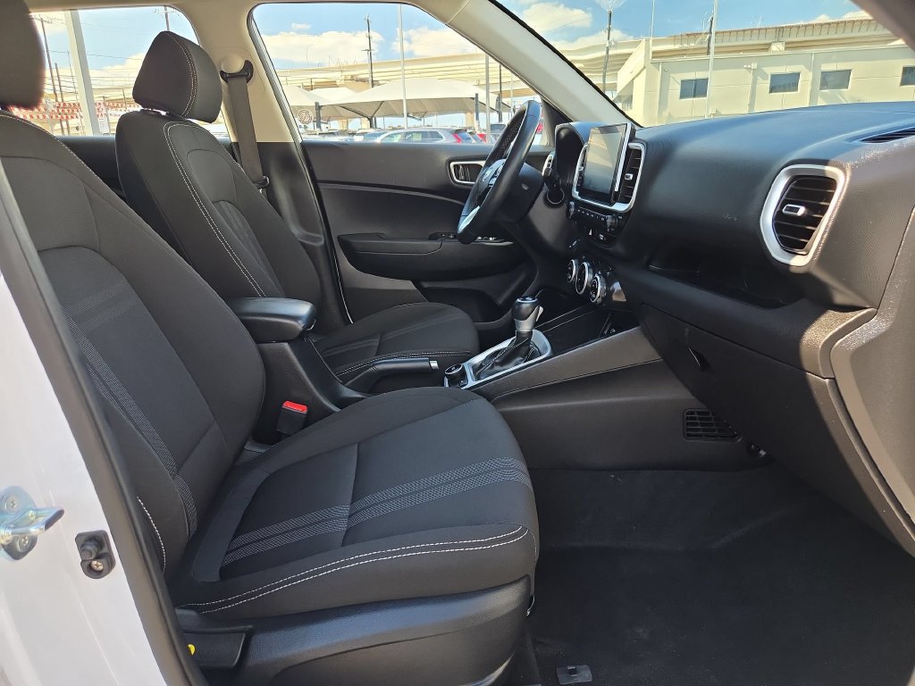 Used 2026 Hyundai Venue SEL FWD image 32