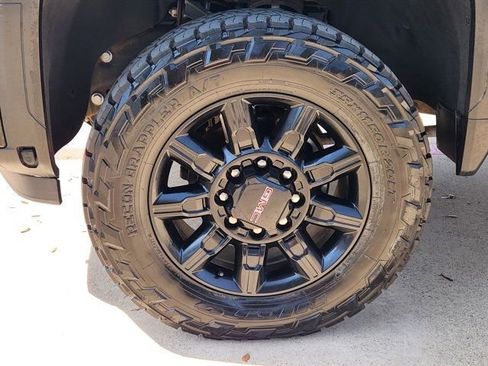 Used 2024 GMC Sierra 2500 AT4 w/ AT4 Premium Plus Package image 16