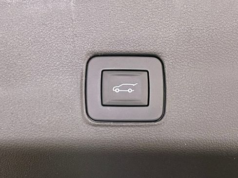 Used 2023 Chevrolet TrailBlazer RS w/ Sun and Liftgate Package AWD/4WD image 13