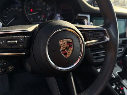 Used 2022 Porsche Macan image 37