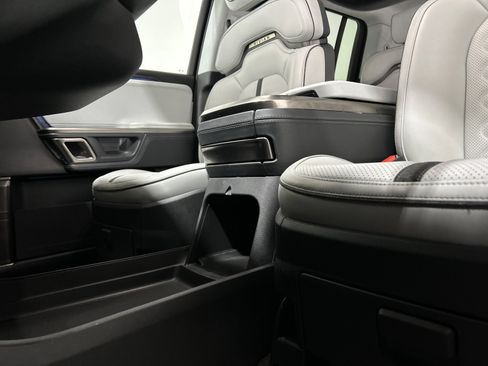 Used 2024 Rivian R1S Adventure AWD/4WD image 33