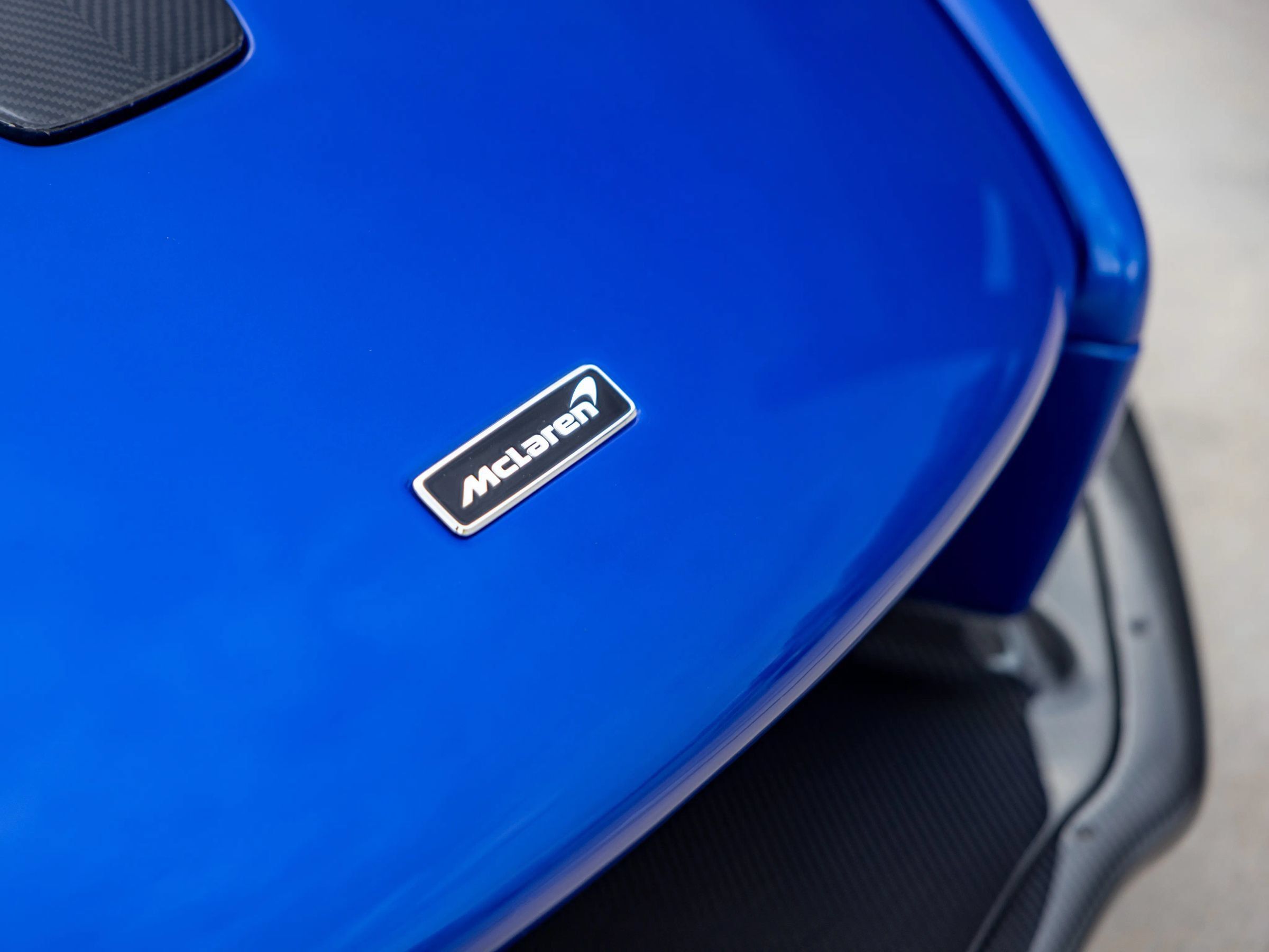 Used 2019 McLaren Senna RWD image 35
