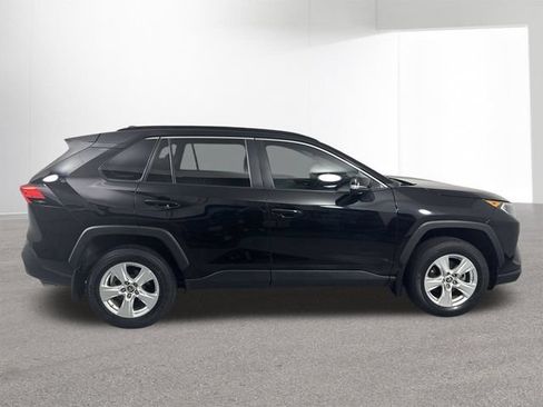 Used 2021 Toyota RAV4 XLE AWD/4WD image 34