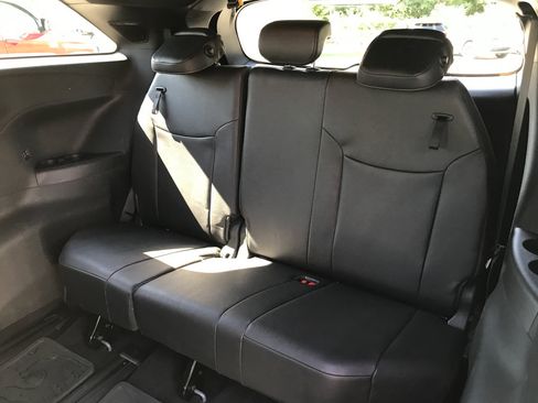 Certified 2025 Toyota Sienna XLE Woodland Edition AWD/4WD image 26