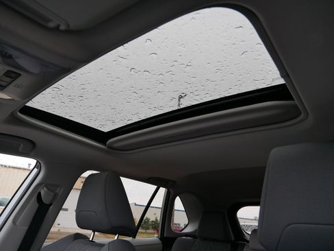 Used 2022 Toyota RAV4 XLE w/ Convenience Package image 33