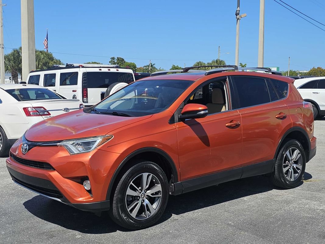 Used 2016 Toyota RAV4 XLE FWD image 1