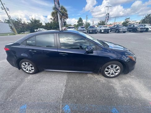 Used 2025 Toyota Corolla LE w/ Convenience Package FWD image 16