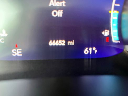 Used 2023 Chrysler Pacifica Touring-L image 14