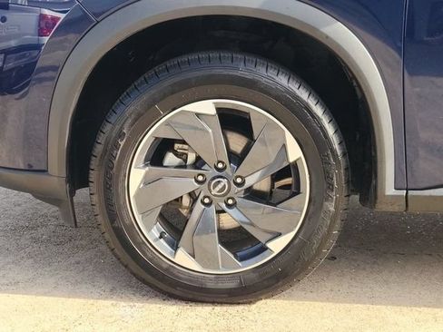 Used 2024 Nissan Rogue SV AWD/4WD image 10