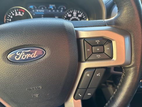 Used 2020 Ford F150 Lariat image 13