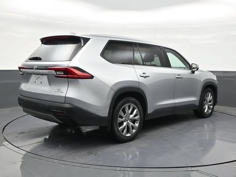 Used 2024 Toyota Grand Highlander FWD image 5