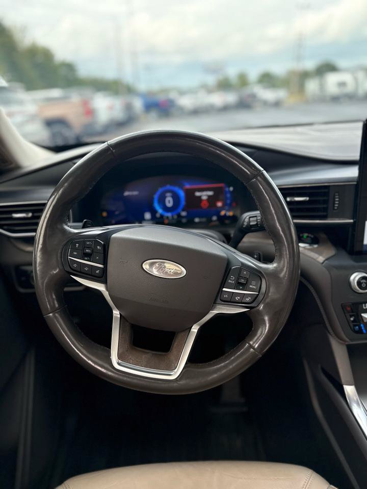 Used 2020 Ford Explorer Platinum w/ Premium Technology Package AWD/4WD image 20